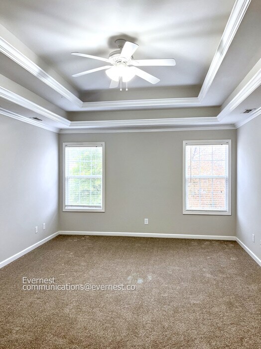 Building Photo - 1012 Golf View Way