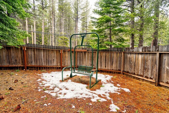 Building Photo - Large mountain home with 2 car garage and fenced in back yard.