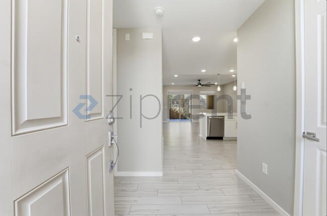 Building Photo - 250 W Queen Creek Rd