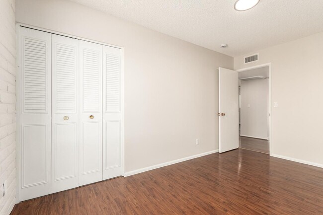 Building Photo - 2063 E Bramble Ave