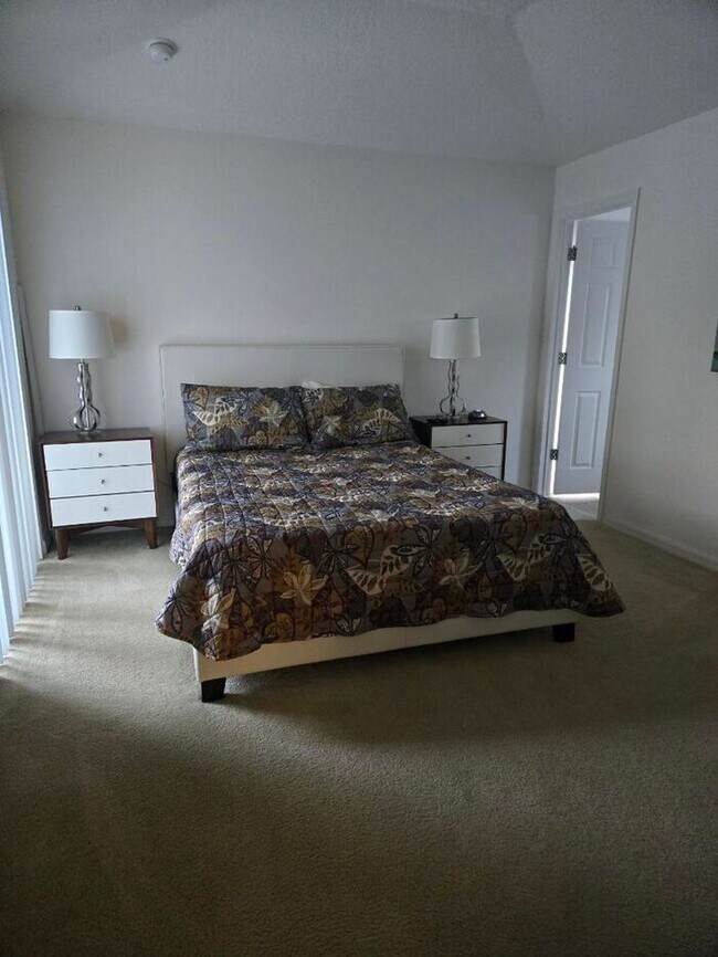 Building Photo - Furnished 4-Bedroom Pool Home in Davenport...