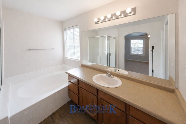 Building Photo - Quiet Riverton 3 Bed Home – Garage & Yard