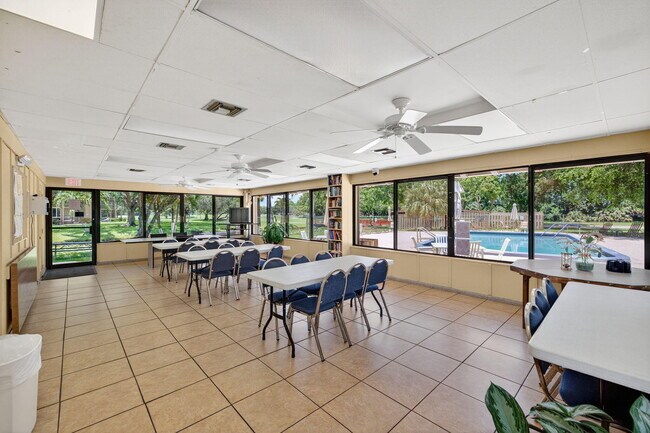 Building Photo - 9480 Tangerine Pl