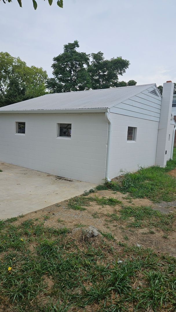 Building Photo - 3 Bedroom Single Family Home