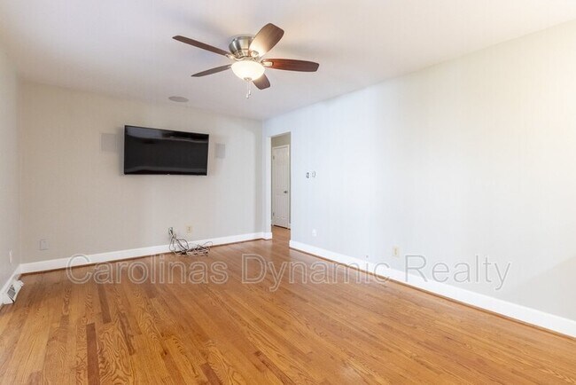 Building Photo - 6618 Castlegate Dr