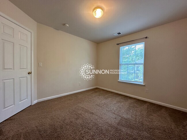 Building Photo - 4 Bed 2.5 Bath in Old Stone Crossing