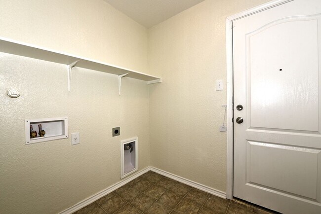 Building Photo - BEAUTIFUL SINGLE STORY HOME  |  CLOSE TO HWY 90 & 1604 | SHOPPING & RESTAURANTS