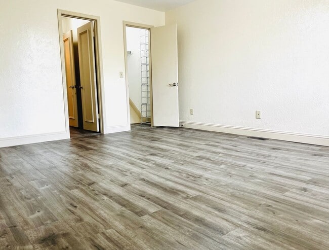 Building Photo - Beautiful 2BD 2BA Town-Home near Nichols Hills in Glen Brook!!!