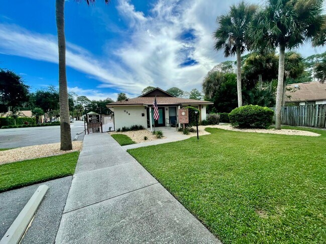 Building Photo - 827 Long Meadow Ct