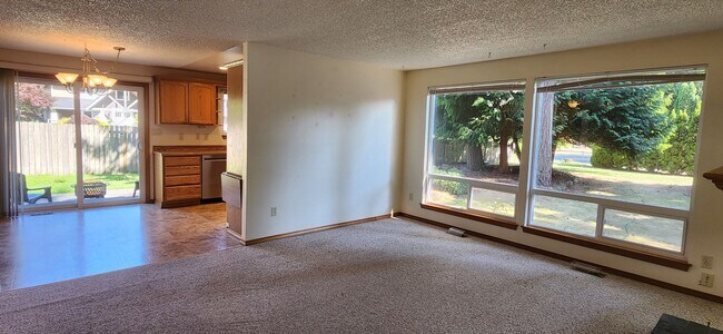 Building Photo - 3 Bed 1 bath Bothell rambler home $3199/mo