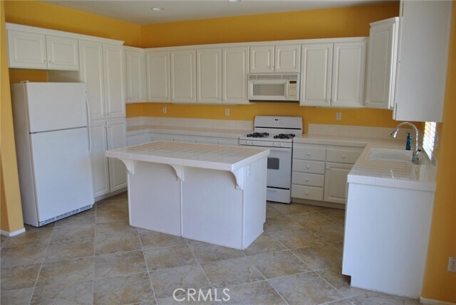 Building Photo - 27520 Nellie Ct
