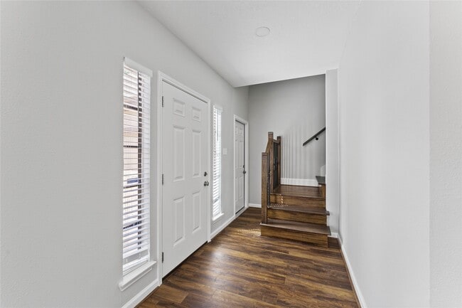 Building Photo - 4826 Brooklawn Dr