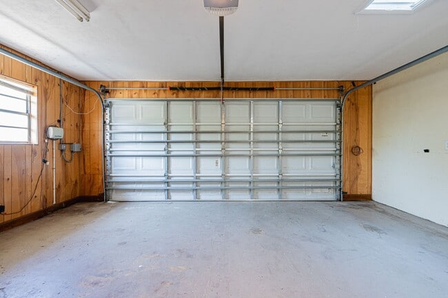 Building Photo - Charming 3BR/2BA Single-Family Home in Por...