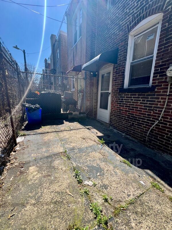 Building Photo - 3253 N Dover St