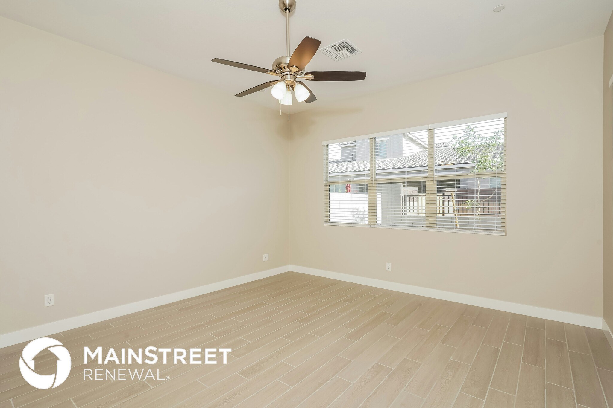 Building Photo - 14066 W Desert Flower Dr