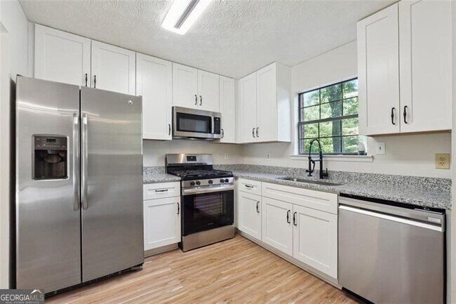 Building Photo - 1070 Travelers Trail