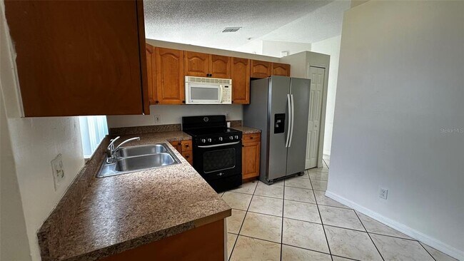Building Photo - 2415 Harbor Town Dr