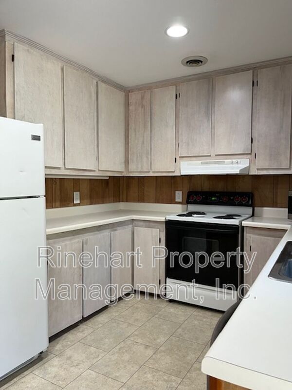 Building Photo - 866 State Rd 316