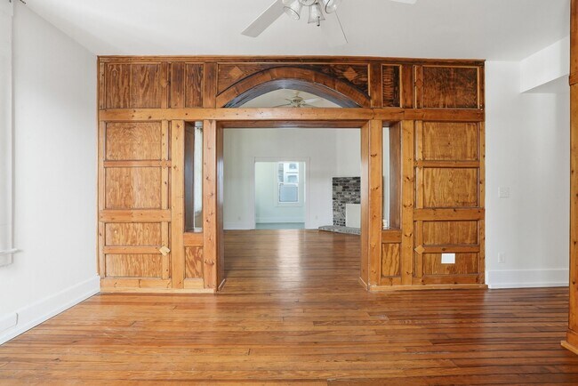 Building Photo - 809 E Henry St