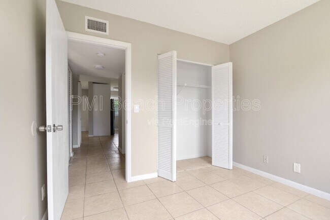 Building Photo - 400 Nottingham Cir