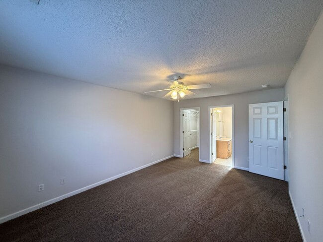 Building Photo - 2120 Dave St