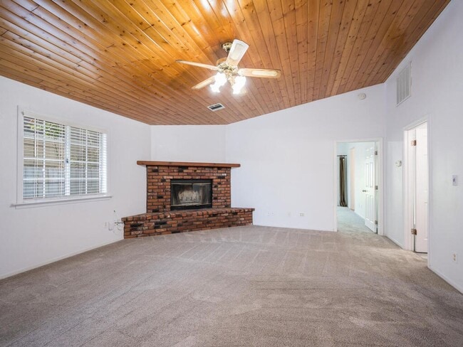 Building Photo - Cute, classic 3/2 home- westside Paso Robles