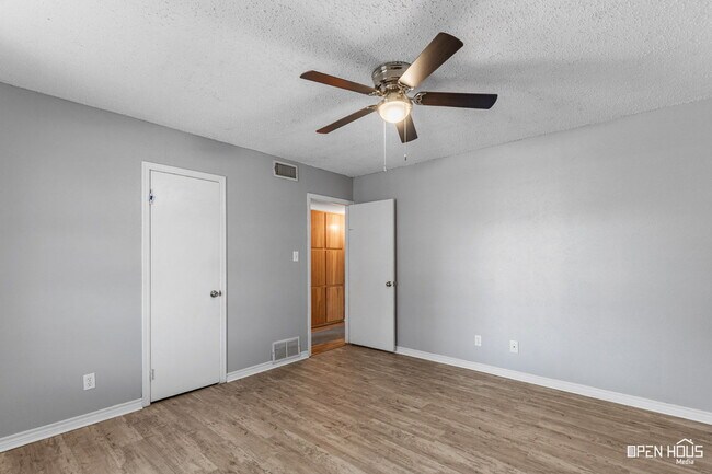 Building Photo - 216 Dirks Dr