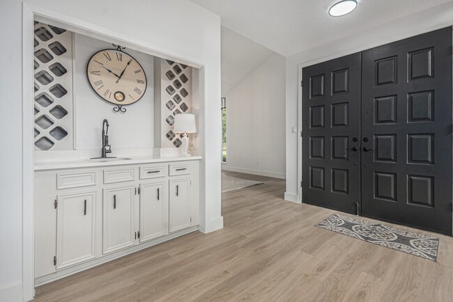 Building Photo - 4334 Lake Grove Dr