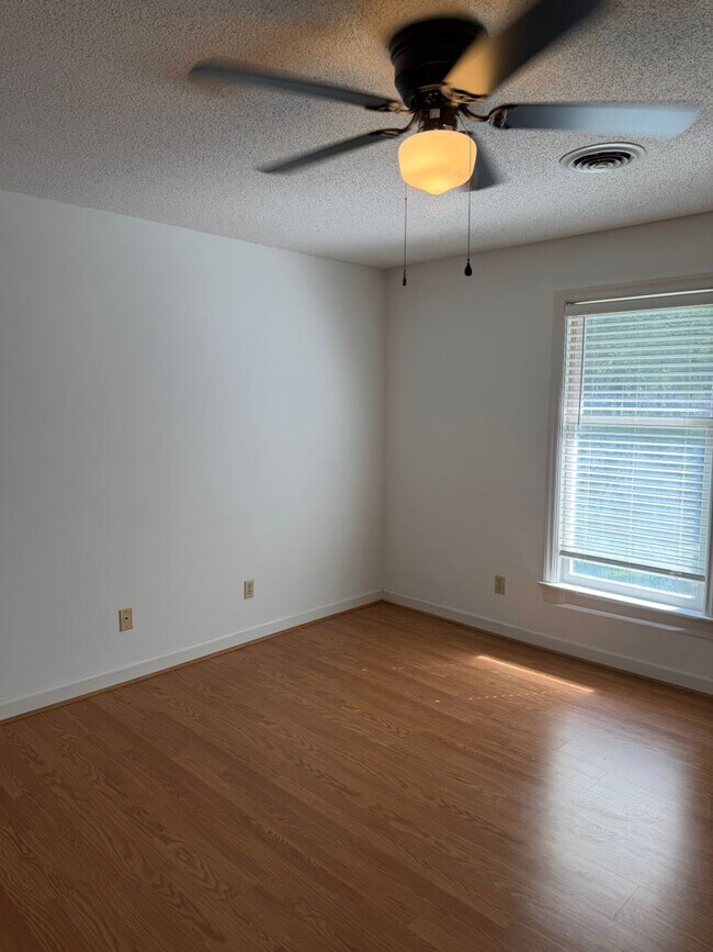 Building Photo - 105 Demille Dr