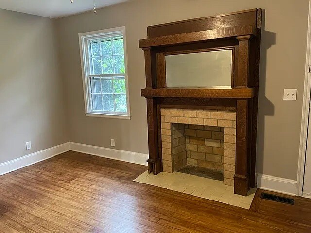 Building Photo - Room in House on Winburn Terrace