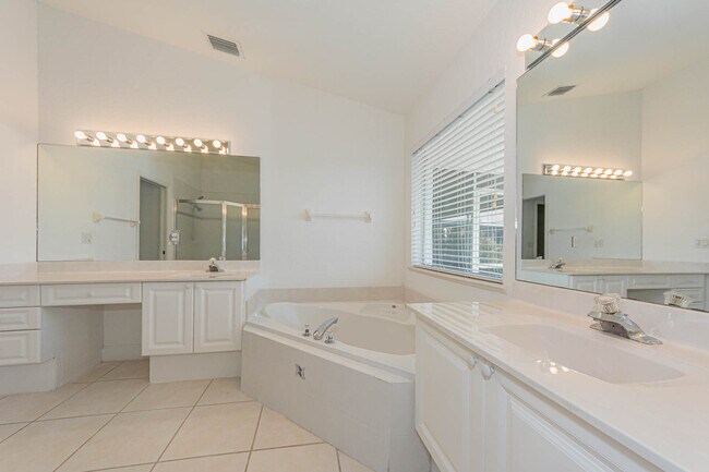 Building Photo - 1700 Aynsley Way