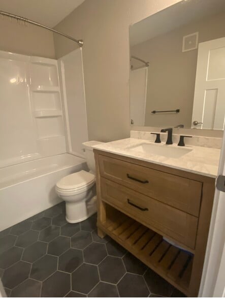 Building Photo - 740 W Village Rd