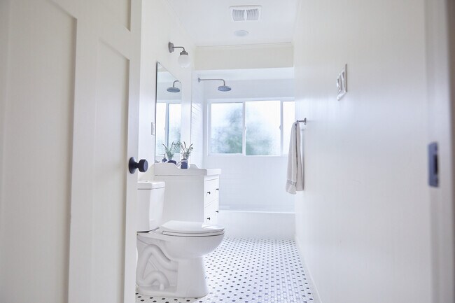 Building Photo - 149 S Vendome St