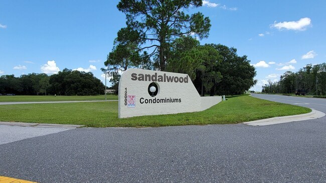 Building Photo - 3 beds 3 bath condo on the golf course