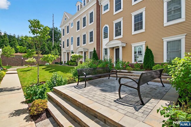 Building Photo - 283 Bradley Dr