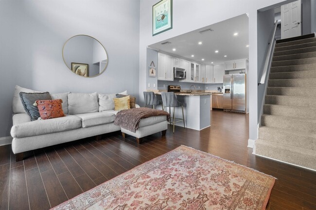 Primary Photo - 909 S Ponce De Leon Blvd