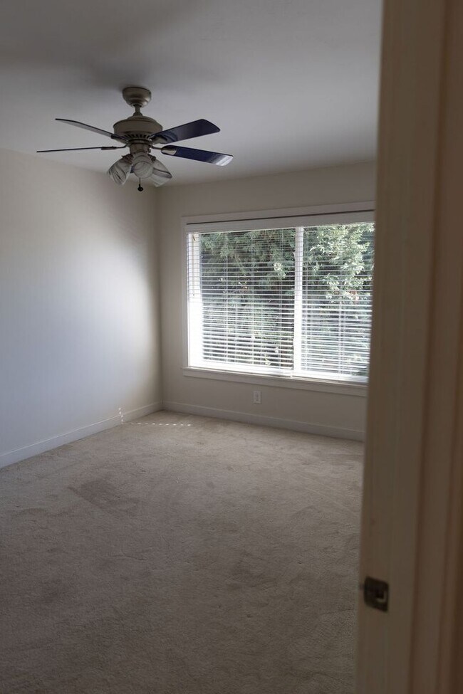 Building Photo - Coming Soon!! Henie Hills Single Family Home