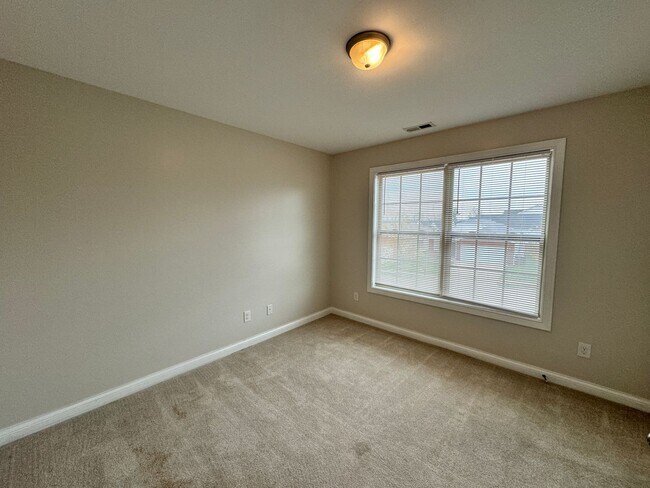 Building Photo - Beautiful 4 Bedroom in Kearney Ridge
