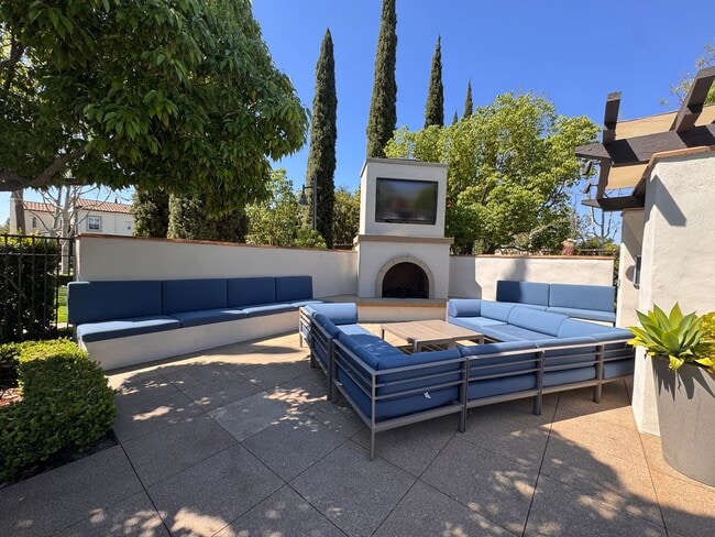 Building Photo - Single House Irvine