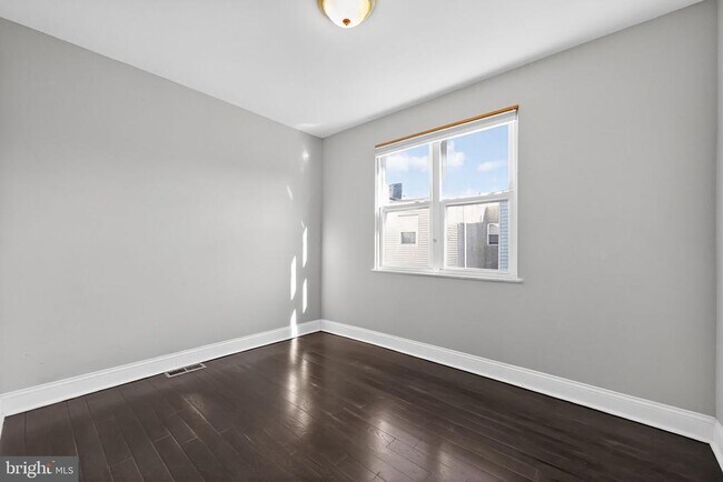 Building Photo - 2541 S Mole St