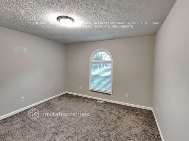 Building Photo - 2686 Candler Dr