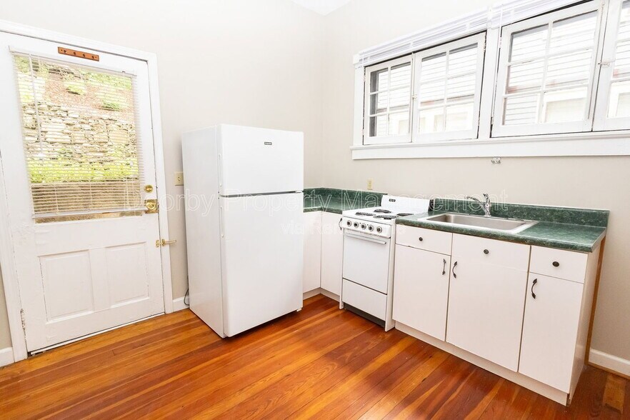 Building Photo - 318 Tremont St