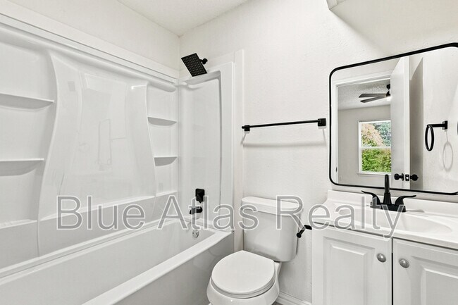 Building Photo - 8137 Foxfire Ln