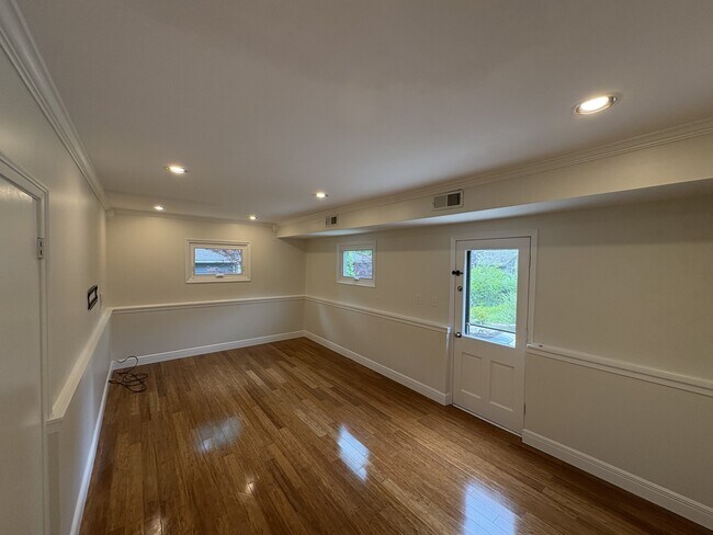 Building Photo - 5902 W 77th Terrace