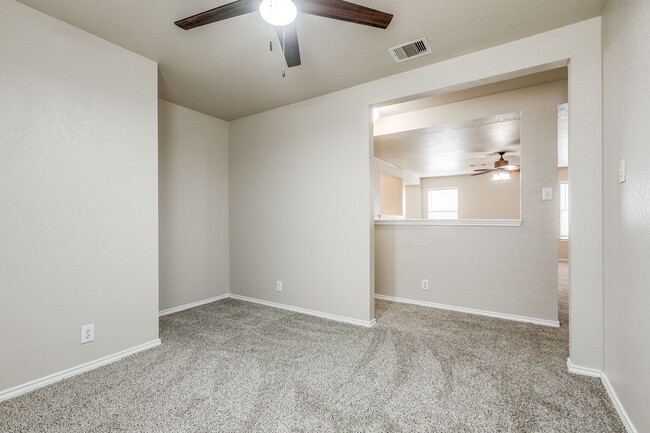 Building Photo - Charming 3/2/2 single-story home in highly desirable Westover Crossing