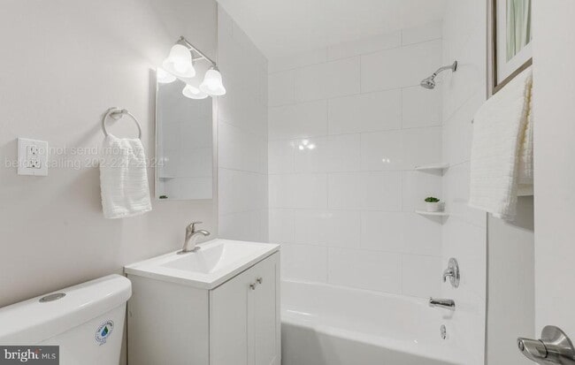 Building Photo - 3829 Hamilton St