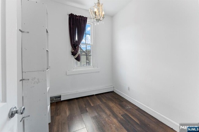 Building Photo - 28 Kearny Ave