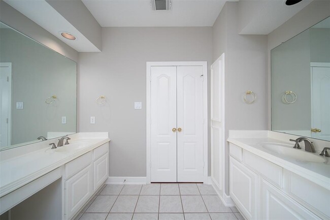 Building Photo - 5411 Dunston Ct