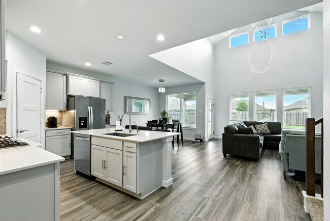 Building Photo - 14245 Lake Lodge Dr
