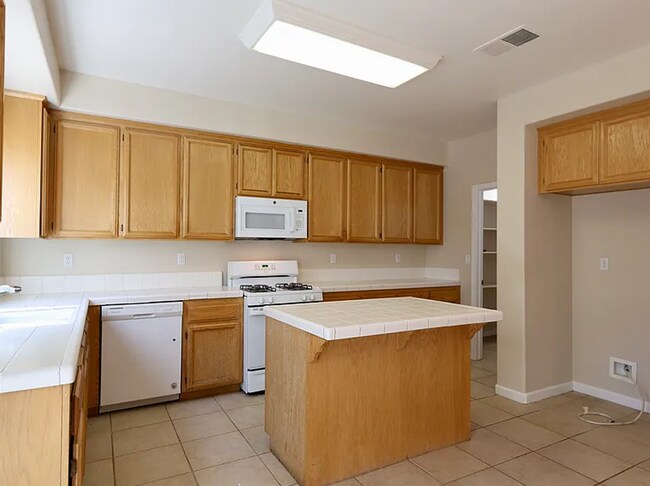 Building Photo - New Renovation* Prestigious Spacious 4 Bedroom